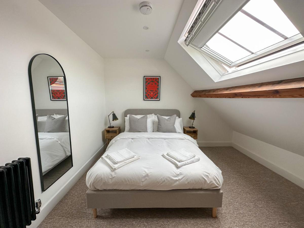 The Loft, New, Stylish Maisonette, Central, Private Location Apartment