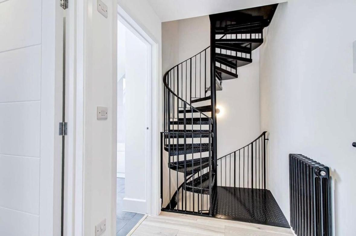 The Loft, New, Stylish Maisonette, Central, Private Location Apartment Lewes