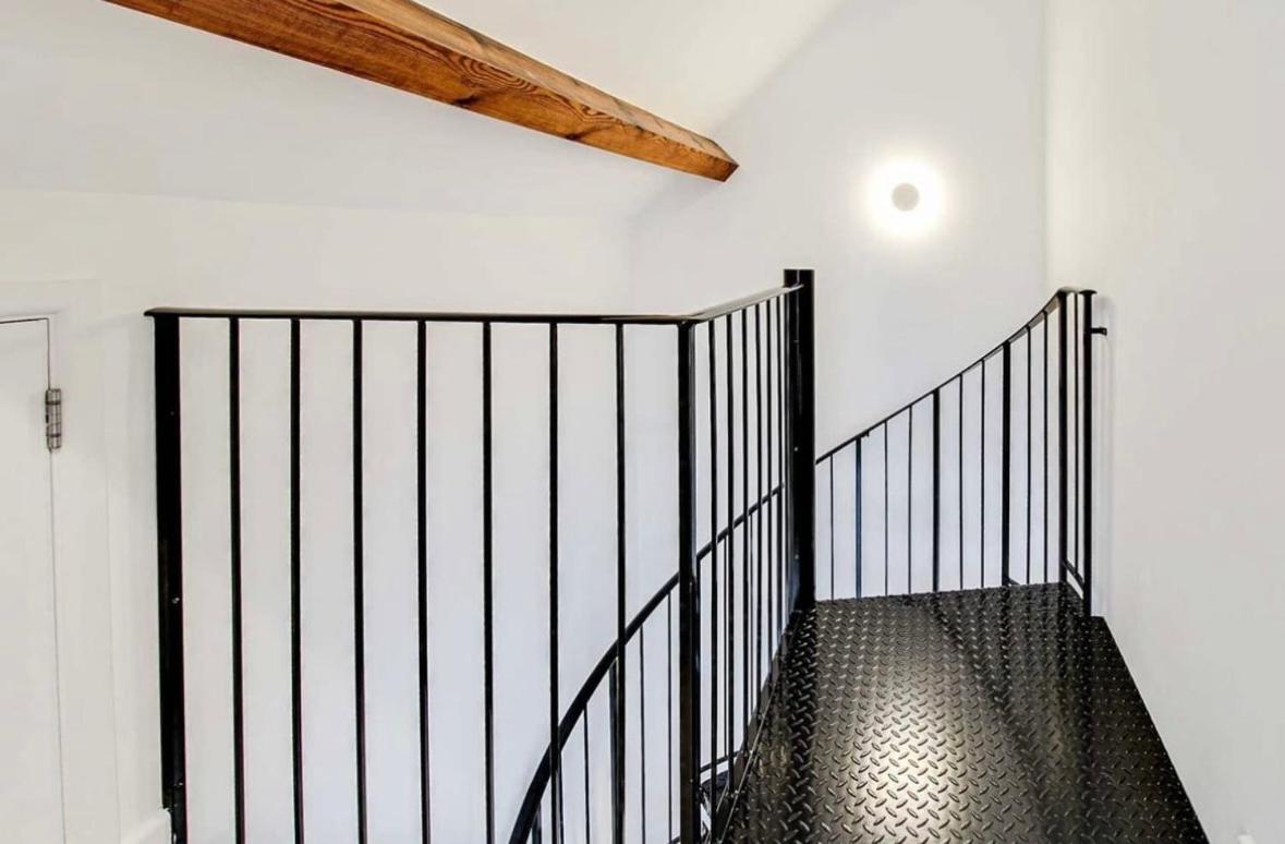 The Loft, New, Stylish Maisonette, Central, Private Location * Lewes